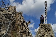 33 Alla croce di vetta della Filaressa (1134 m) 